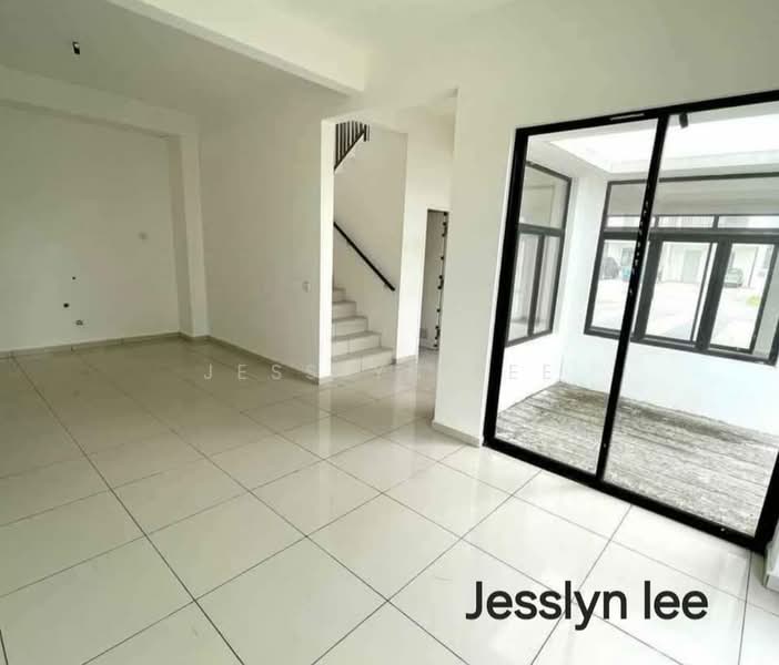 Rumah Berkembar untuk Dijual di Semenyih (Selangor) - Jesslyn Lee - Living Room - PropertyGuru.com.my