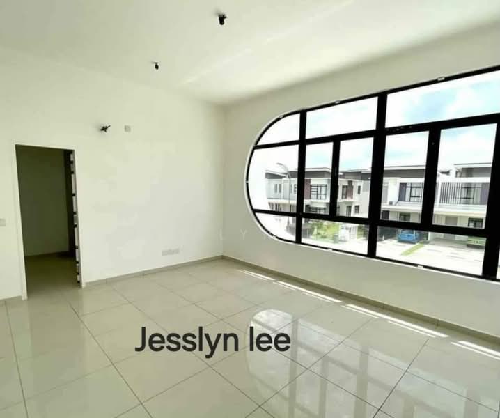 Rumah Berkembar untuk Dijual di Semenyih (Selangor) - Jesslyn Lee - Living Room - PropertyGuru.com.my