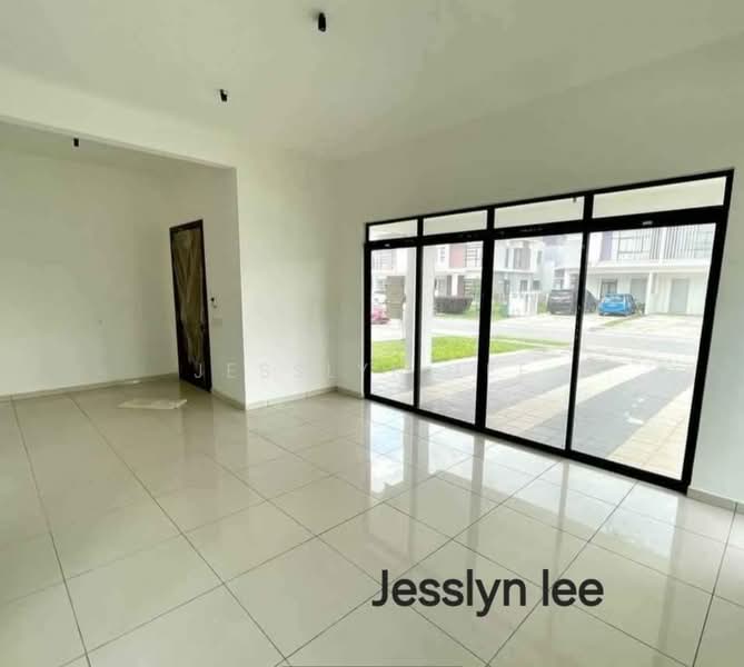 Rumah Berkembar untuk Dijual di Semenyih (Selangor) - Jesslyn Lee - Living Room - PropertyGuru.com.my