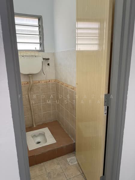 Shop / Office for Rent in Taman Bullion Mewah (Batu Caves) - Firdaussazwan Mustafa - Bathroom - PropertyGuru.com.my