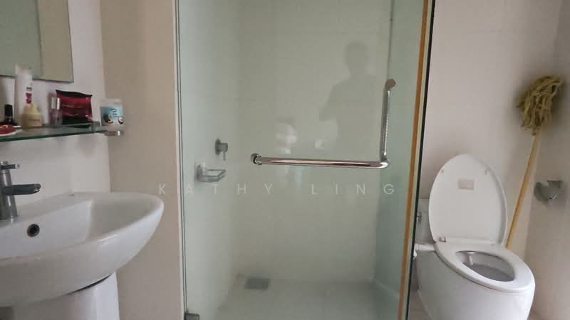 Kondominium untuk Dijual di Idaman Residence - Kathy Ling - Bathroom - PropertyGuru.com.my