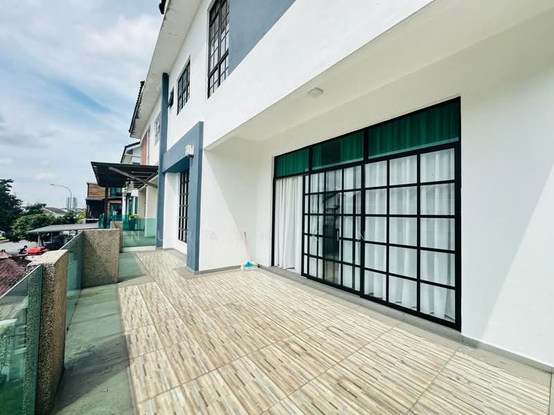 Rumah Berkembar untuk Dijual di Saujana Villa (Kajang) - Nurashekin . - Exterior - PropertyGuru.com.my
