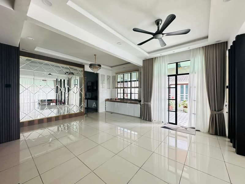 Rumah Berkembar untuk Dijual di Saujana Villa (Kajang) - Nurashekin . - Living Room - PropertyGuru.com.my
