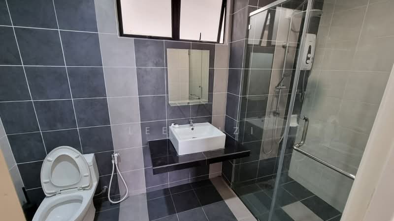 Condominium for Sale at Upper East @ Tiger Lane - Lee Muzi - Bathroom - PropertyGuru.com.my