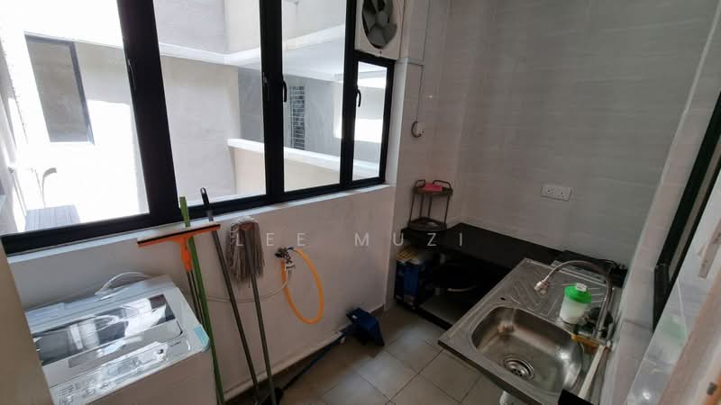 Condominium for Sale at Upper East @ Tiger Lane - Lee Muzi - Balcony - PropertyGuru.com.my