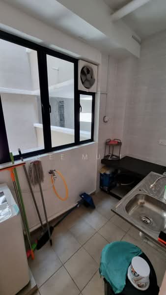 Condominium for Sale at Upper East @ Tiger Lane - Lee Muzi - Kitchen - PropertyGuru.com.my