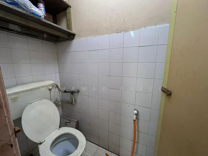 Flat for Sale at Rumah Pangsa Serantau Baru - Muhamad Asrul - Bathroom - PropertyGuru.com.my