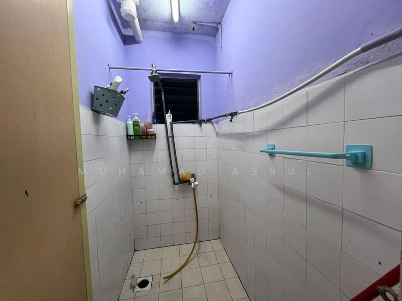 Flat for Sale at Rumah Pangsa Serantau Baru - Muhamad Asrul - Bathroom - PropertyGuru.com.my