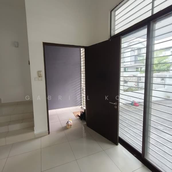 2.5-storey Terraced House for Sale in Taman Putra Impiana (Puchong) - Gabriel Kong - Entrance - PropertyGuru.com.my