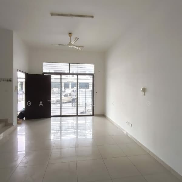 2.5-storey Terraced House for Sale in Taman Putra Impiana (Puchong) - Gabriel Kong - Living Room - PropertyGuru.com.my