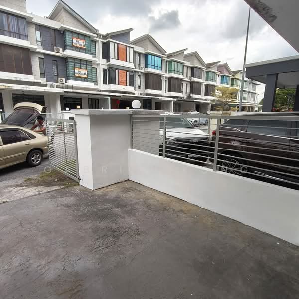 2.5-storey Terraced House for Sale in Taman Putra Impiana (Puchong) - Gabriel Kong - Exterior - PropertyGuru.com.my