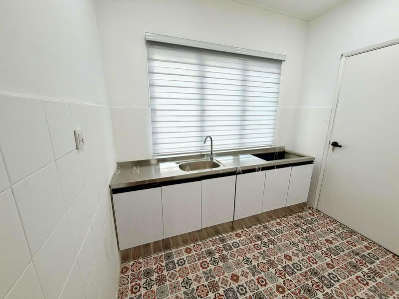 Rumah Teres 1 Tingkat untuk Dijual di Eco Majestic (Semenyih) - Rosniza Tanidi - Kitchen - PropertyGuru.com.my