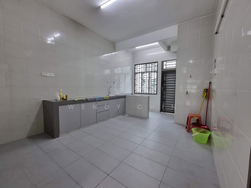 2-storey Terraced House for Sale in TAMAN PUCHONG UTAMA (Puchong) - Wendy Chin - Kitchen - PropertyGuru.com.my