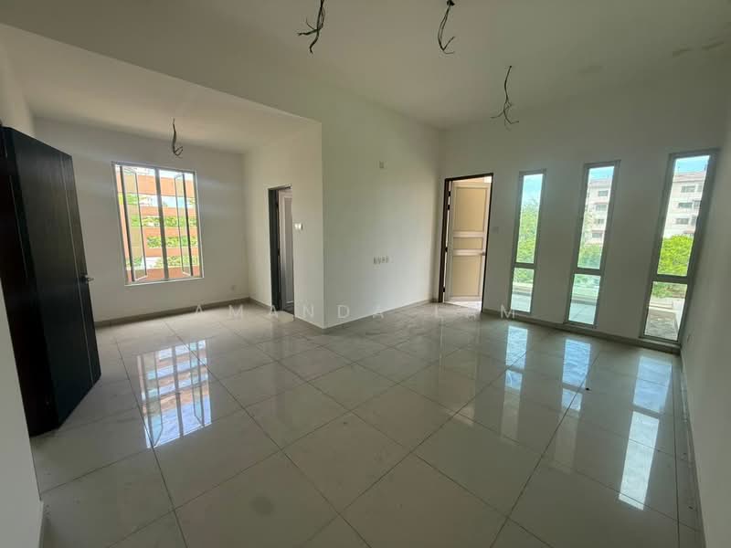 Rumah Teres 2 Tingkat untuk Dijual di Taman Naluri Indah (Seberang Jaya) - Amanda Lam - Living Room - PropertyGuru.com.my