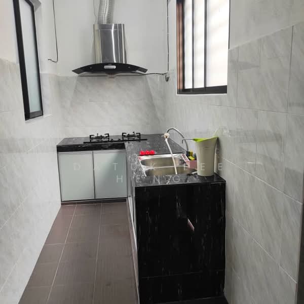 Rumah Teres 2 Tingkat untuk Disewa di Bandar Lahat Baru (Lahat) - Datuk Lee Heng - Kitchen - PropertyGuru.com.my