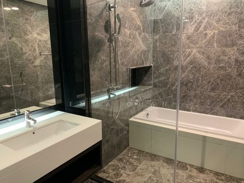 Servis Apartment untuk Disewa di Straits Residences - Emma Chan - Bathroom - PropertyGuru.com.my