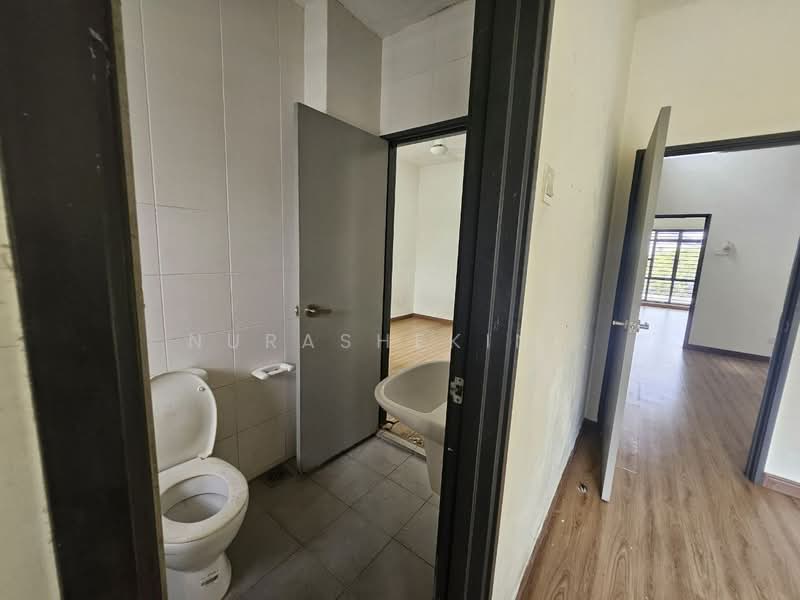 Rumah Teres 2 Tingkat untuk Dijual di Presint 11 (Putrajaya) - Nurashekin . - Bathroom - PropertyGuru.com.my