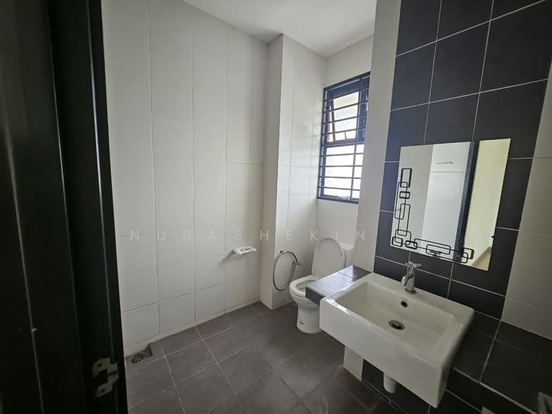 Rumah Teres 2 Tingkat untuk Dijual di Presint 11 (Putrajaya) - Nurashekin . - Bathroom - PropertyGuru.com.my