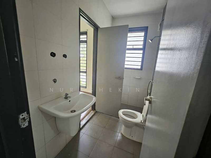 Rumah Teres 2 Tingkat untuk Dijual di Presint 11 (Putrajaya) - Nurashekin . - Bathroom - PropertyGuru.com.my