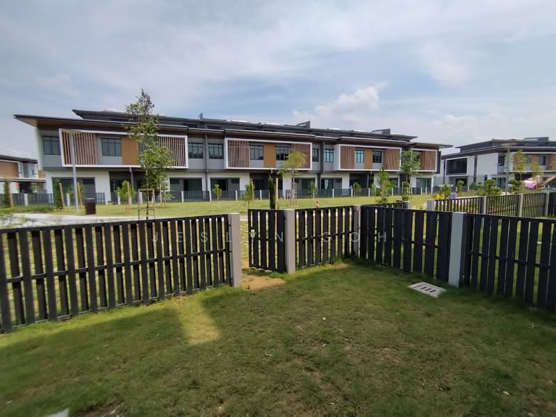 Rumah Berkembar untuk Dijual di Setia Eco Glades (Cyberjaya) - Jeslyn Goh - Exterior - PropertyGuru.com.my