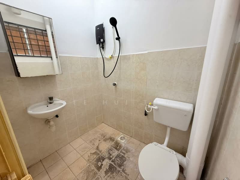 Apartment for Rent at Pangsapuri Sri Astana - See Hui Tan - Bathroom - PropertyGuru.com.my