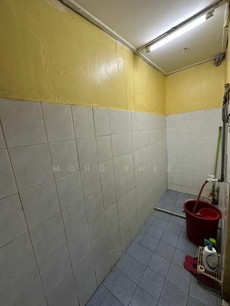 1-storey Terraced House for Sale in Taman Dahlia (Tampoi) - Mohd Faez - Bathroom - PropertyGuru.com.my