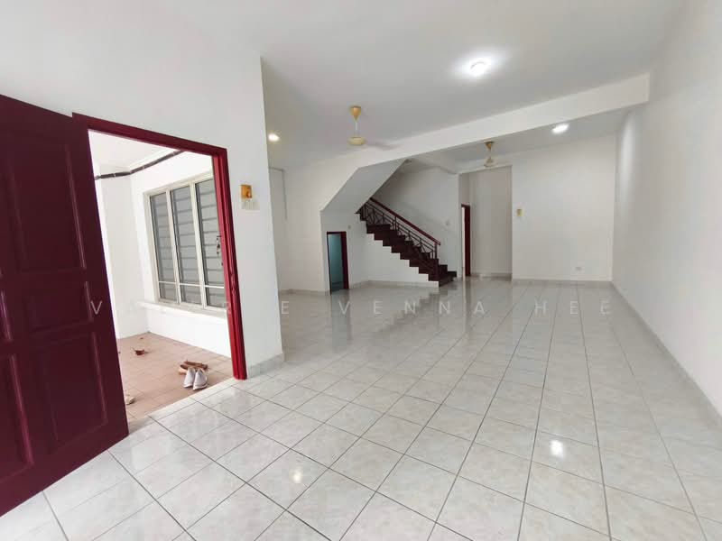 Terraced House for Rent in Bandar Puteri Puchong (Puchong) - Valerie Venna Hee - Living Room - PropertyGuru.com.my