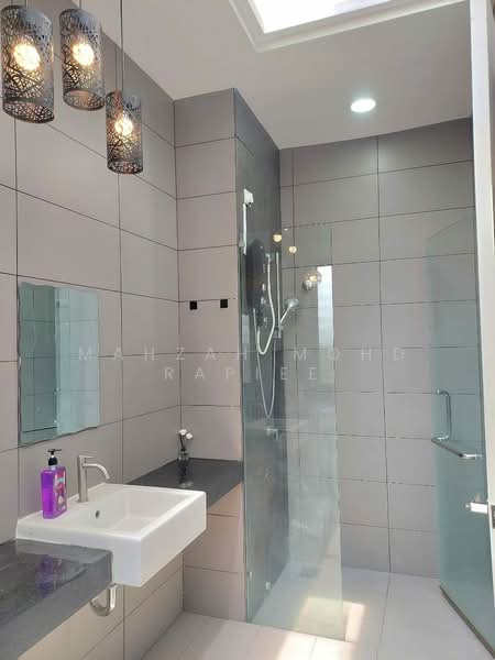 3-storey Terraced House for Rent in Puchong (Selangor) - Mahzah Mohd Rapiee - Bathroom - PropertyGuru.com.my