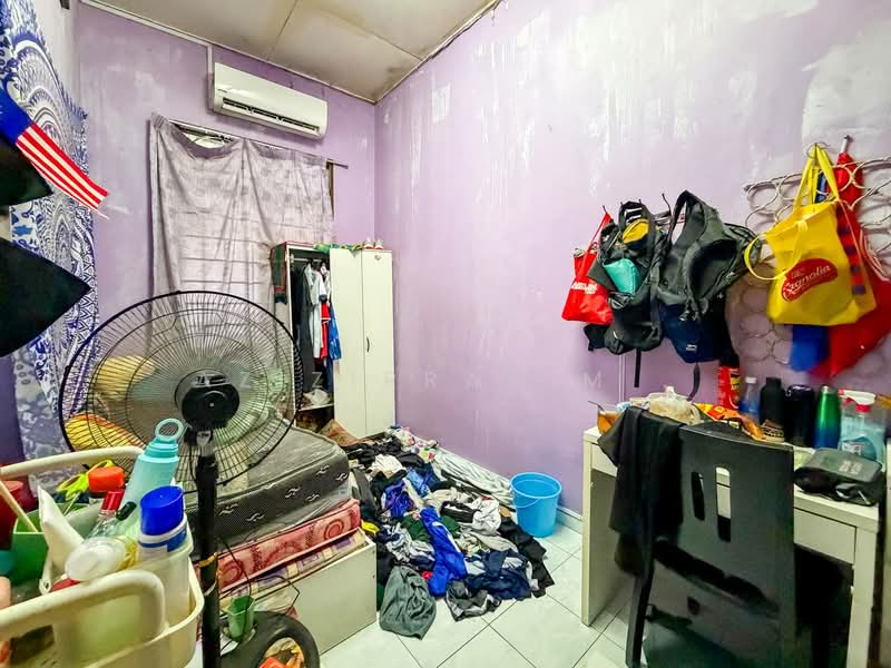 Rumah Teres 1 Tingkat untuk Dijual di Nilai (Negeri Sembilan) - Azizirrahim . - Bedroom - PropertyGuru.com.my