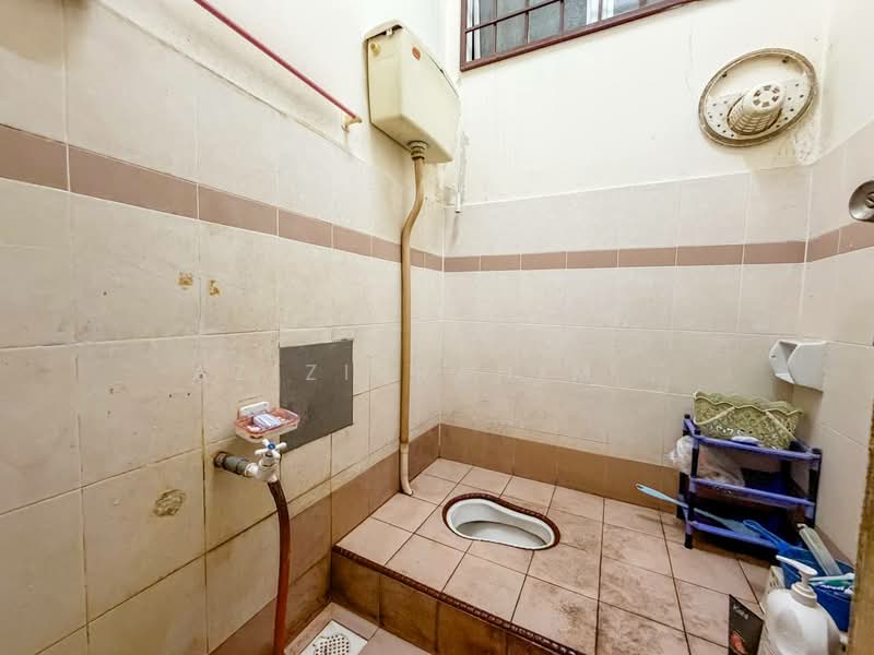 Rumah Teres 1 Tingkat untuk Dijual di Nilai (Negeri Sembilan) - Azizirrahim . - Bathroom - PropertyGuru.com.my