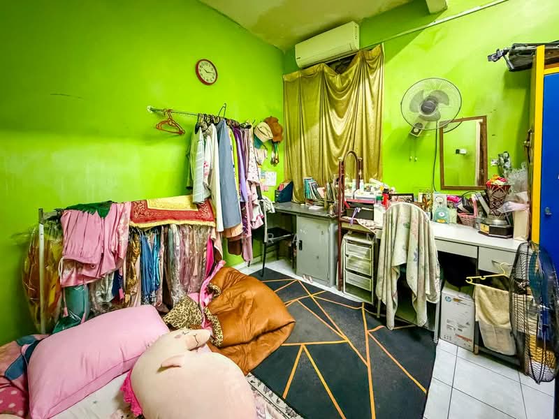 Rumah Teres 1 Tingkat untuk Dijual di Nilai (Negeri Sembilan) - Azizirrahim . - Bedroom - PropertyGuru.com.my