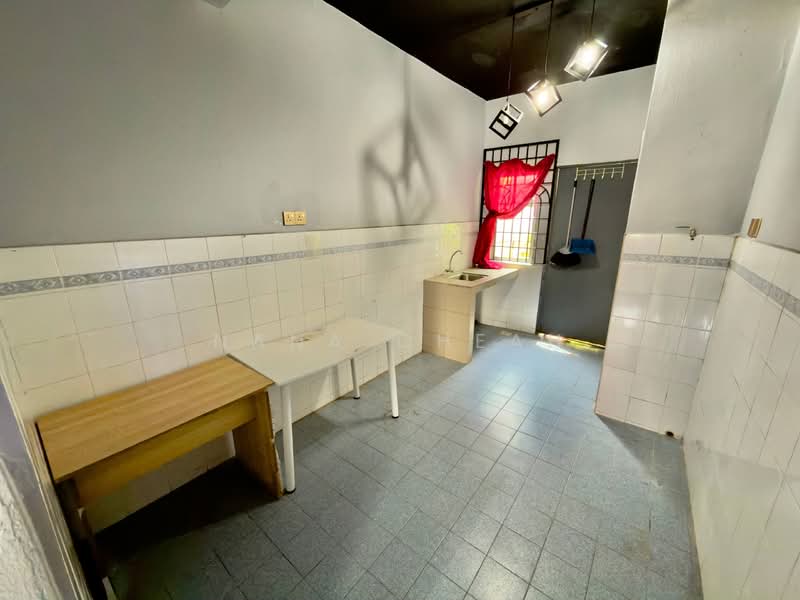 Taman seroja , Bandar Baru Salak Tinggi untuk Untuk Dijual - RM 400,000, Apr 2026 - Kitchen - PropertyGuru.com.my