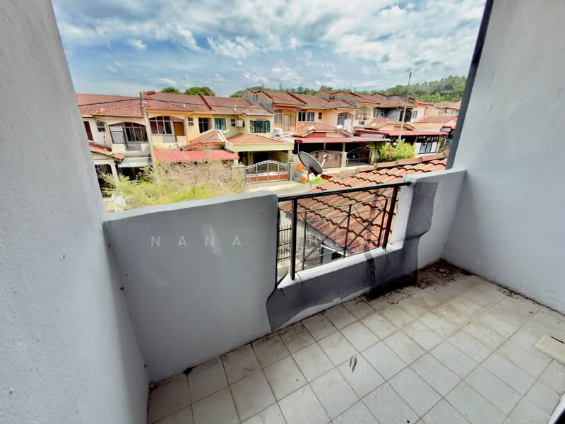 Taman seroja , Bandar Baru Salak Tinggi untuk Untuk Dijual - RM 400,000, Apr 2026 - Balcony - PropertyGuru.com.my