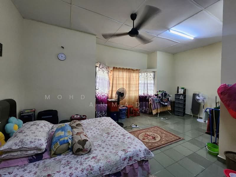 Taman Bayu Perdana untuk Untuk Dijual - RM 530,000, Apr 2026 - Bedroom - PropertyGuru.com.my