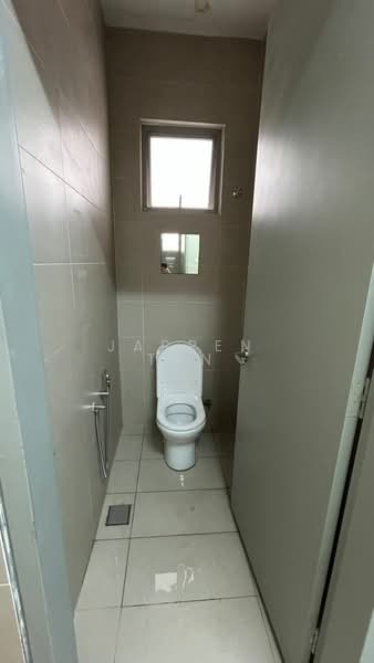 Shop for Rent in Bandar Kinrara Seksyen 5 (Bandar Kinrara) - Jarren Tan - Bathroom - PropertyGuru.com.my