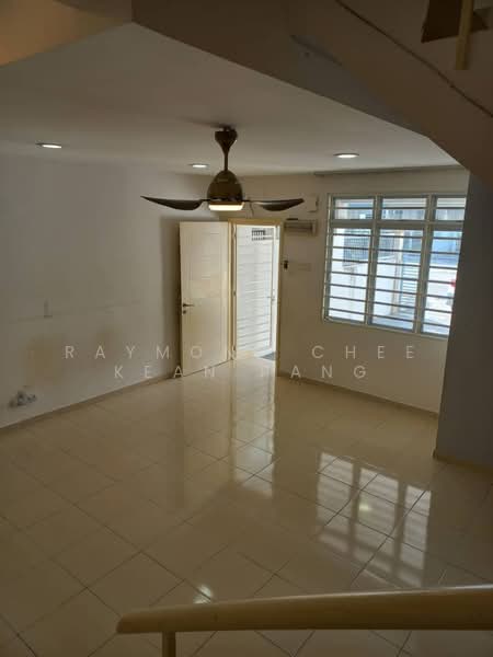 Rumah Bandar untuk Dijual di Seri Kembangan (Selangor) - Raymond Chee Kean Pang - Living Room - PropertyGuru.com.my