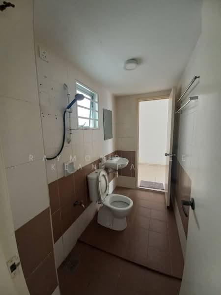 Rumah Bandar untuk Dijual di Seri Kembangan (Selangor) - Raymond Chee Kean Pang - Bathroom - PropertyGuru.com.my