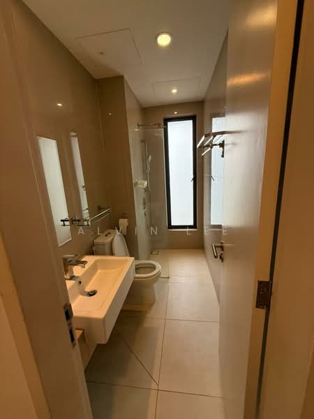 Servis Apartment untuk Disewa di South View - Alvin Lee - Bathroom - PropertyGuru.com.my