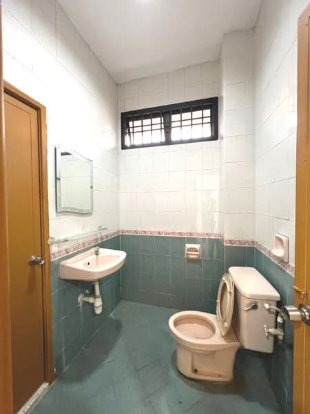 Rumah Teres 2 Tingkat untuk Dijual di Taman Tampoi Indah (Tampoi) - Kino Jaw - Bathroom - PropertyGuru.com.my