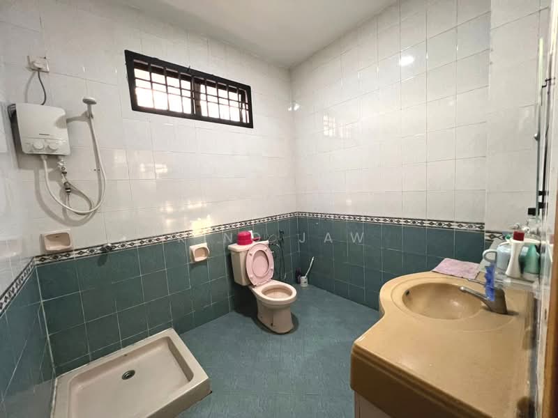 Rumah Teres 2 Tingkat untuk Dijual di Taman Tampoi Indah (Tampoi) - Kino Jaw - Bathroom - PropertyGuru.com.my