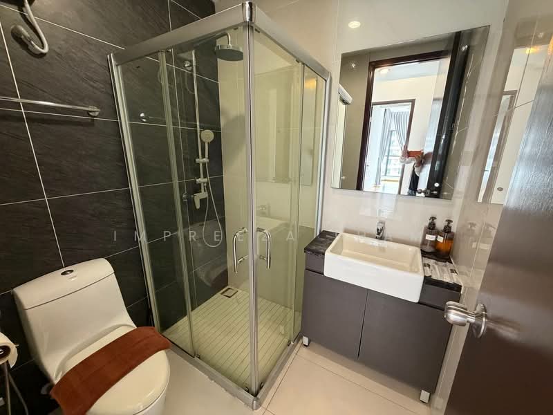 Kondominium untuk Dijual di Royal Strand @ Country Garden Danga Bay - Impreeza Tham - Bathroom - PropertyGuru.com.my