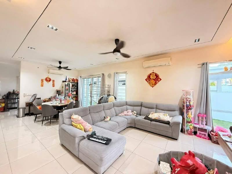 Rumah Teres 2 Tingkat untuk Dijual di Setia Tropika (Johor Bahru) - Keith Ching - Living Room - PropertyGuru.com.my