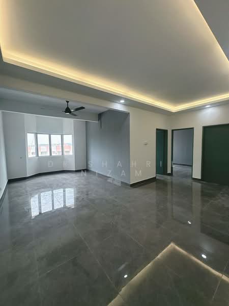 Pangsapuri untuk Dijual di Pangsapuri Mutiara Subang - Dr Shahril Nizam - Living Room - PropertyGuru.com.my
