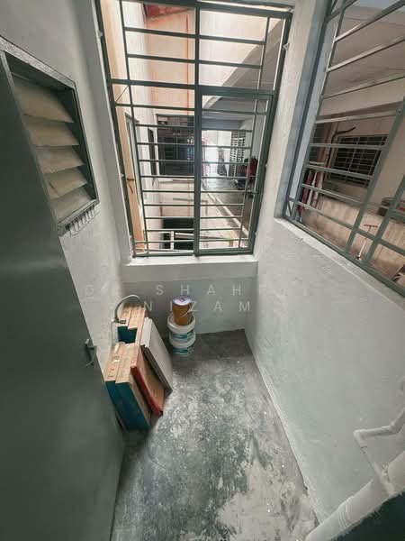 Pangsapuri untuk Dijual di Pangsapuri Mutiara Subang - Dr Shahril Nizam - Corridor - PropertyGuru.com.my