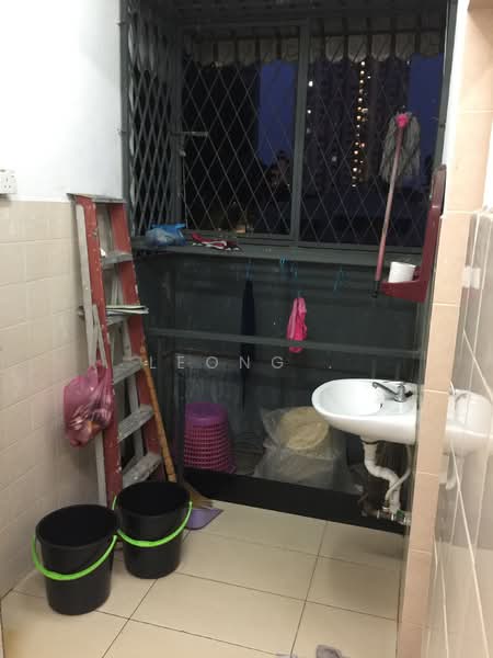 Rumah Flat untuk Dijual di Taman Batu Bukit - Leong . - Balcony - PropertyGuru.com.my