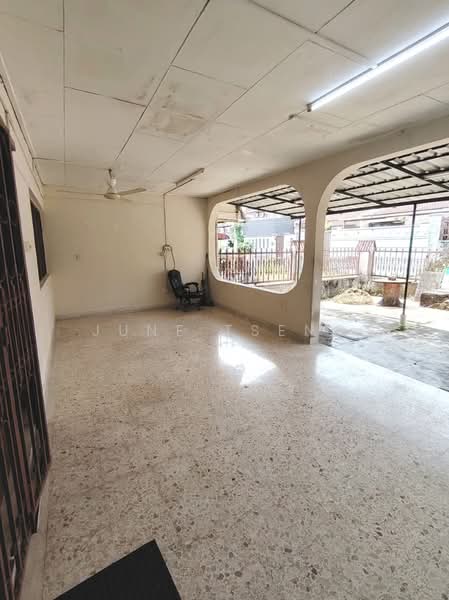 For Rent - Taman Pelangi