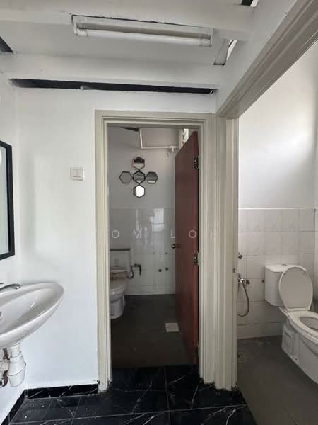 Shop for Rent in Taman Molek (Johor Bahru) - Tom Loh - Bathroom - PropertyGuru.com.my