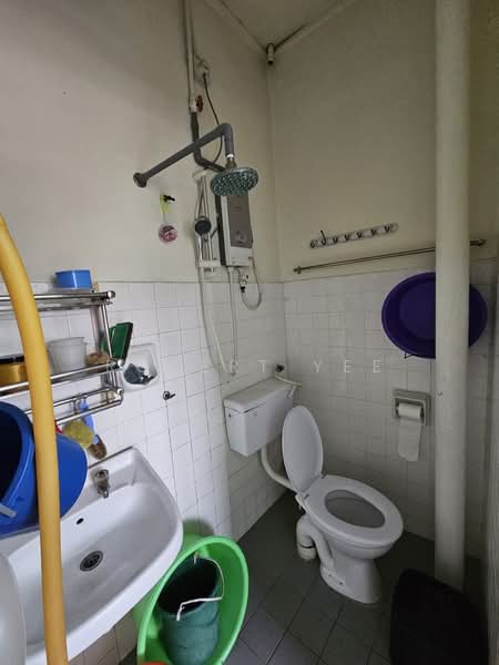 Pangsapuri untuk Dijual di Opal Apartment Kepong - Robert Yee - Bathroom - PropertyGuru.com.my