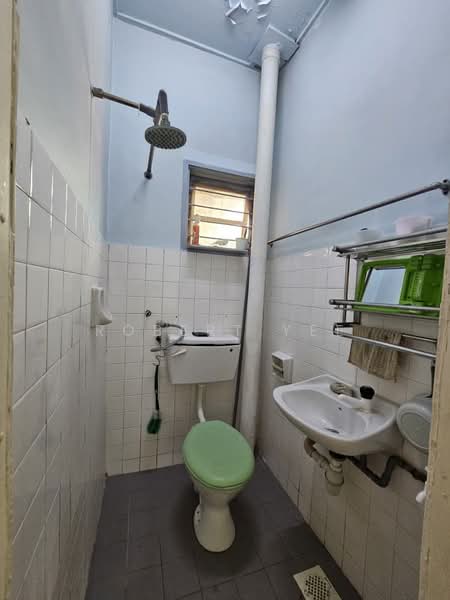 Pangsapuri untuk Dijual di Opal Apartment Kepong - Robert Yee - Bathroom - PropertyGuru.com.my