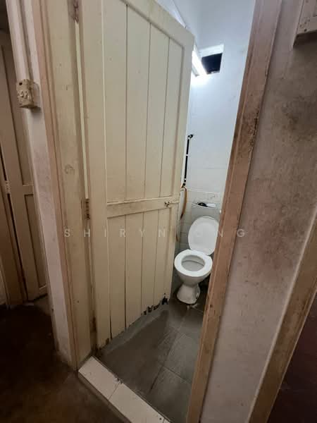 Kedai / Pejabat untuk Disewa di Taman Overseas Union (Taman Oug) (Jalan Klang Lama (Old Klang Road)) - Shiryn Ong - Bathroom - PropertyGuru.com.my